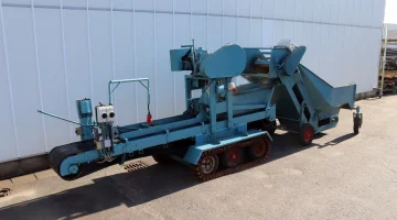 Visser / Dewa selfdriven soilblocking machine