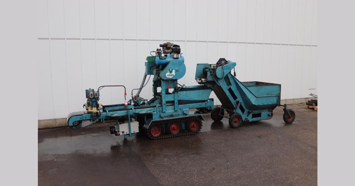 Visser / Dewa selfdriven soilblocking machine • Duijndam Machines