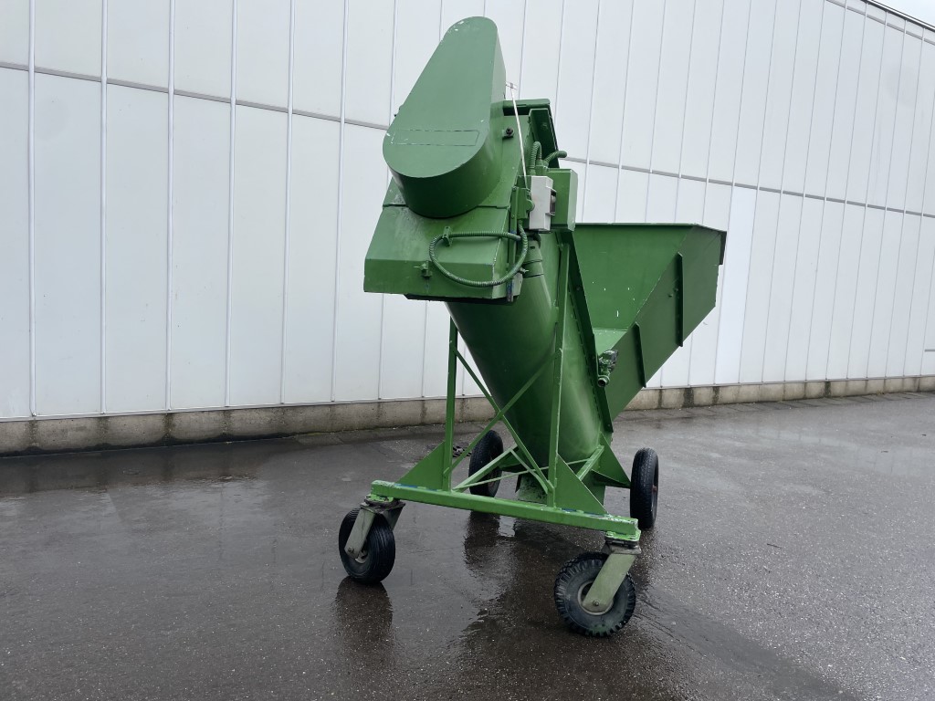 Dewa soil mixer with moistener • Duijndam Machines