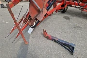 Dewulf top belt lifter for leek