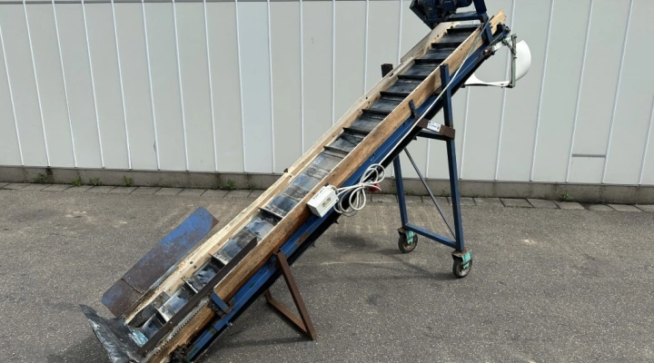 Elevator incline conveyor 310 x 38 cm