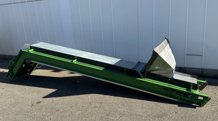 Elevator incline conveyor 500 x 40 cm with a bend at the top