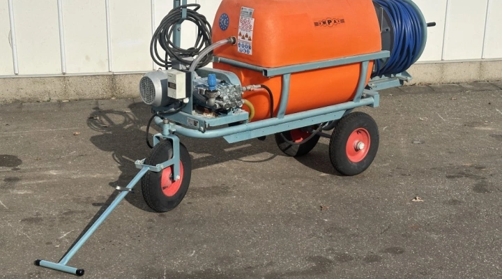 Empas 21-55-300E spraying wagon with hosereel