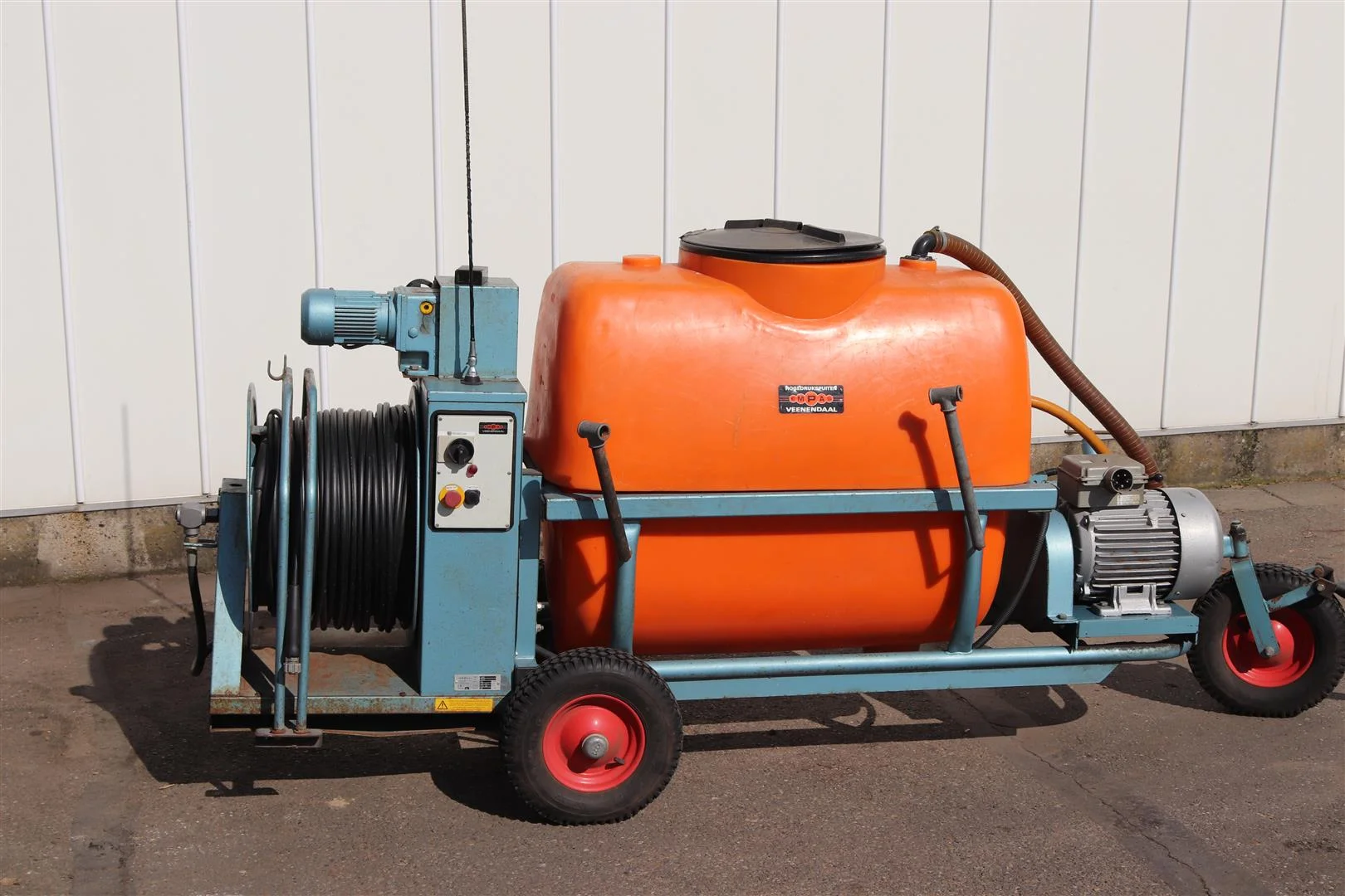 Empas spraying wagon 400 Liter with electric hose reel • Duijndam Machines