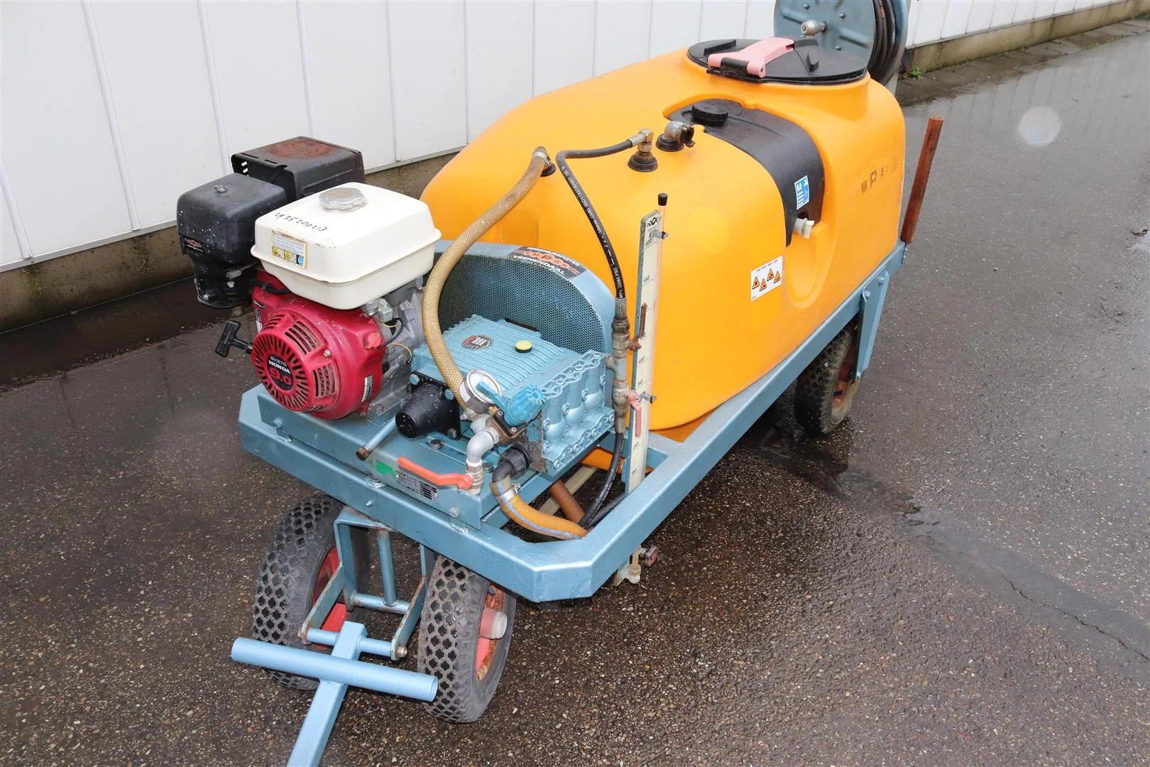 Empas spraying wagon 600 liter with petrol engine • Duijndam Machines