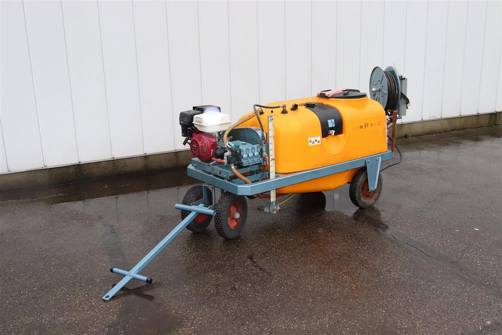 Empas spraying wagon 600 liter with petrol engine • Duijndam Machines