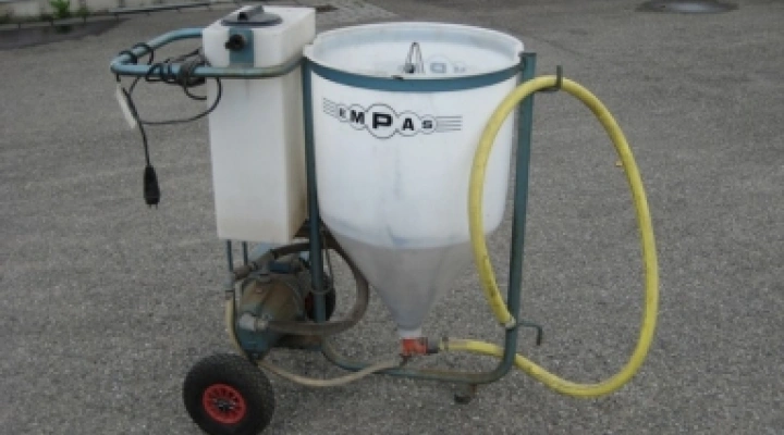 Empas cleaner plastic containers image 1