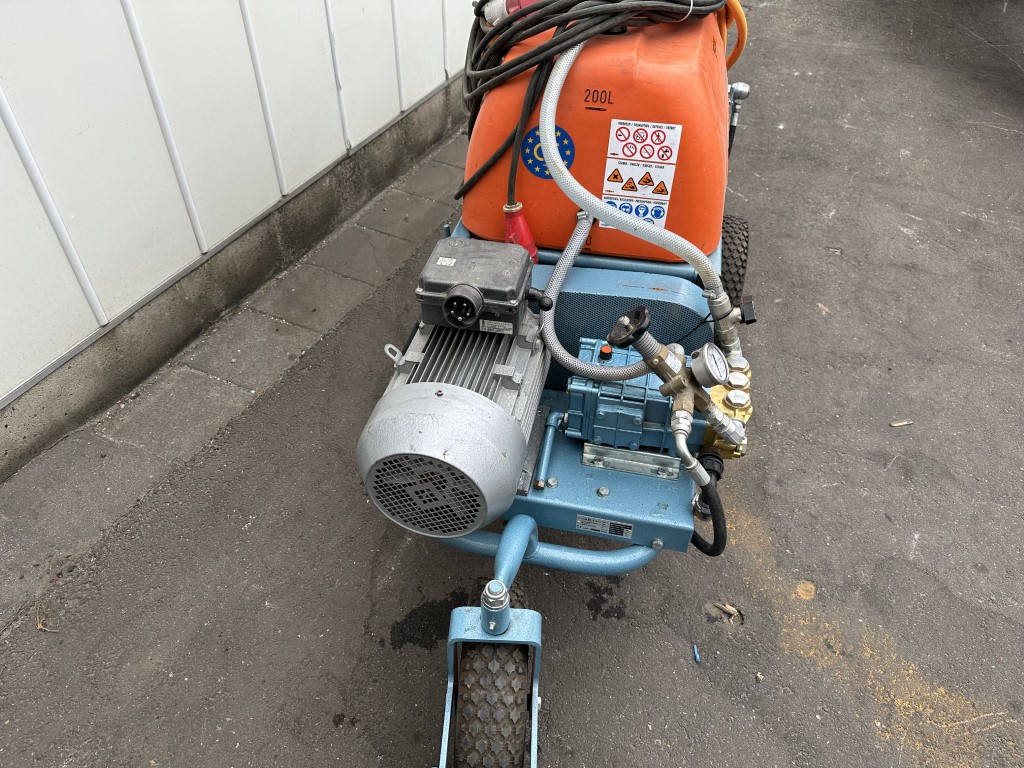 Empas ������������ ����� 200 ������