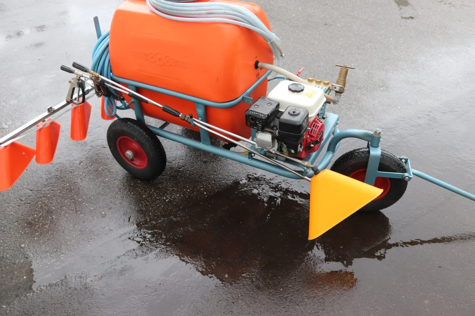Empas spraying wagon 200 liter with petrol engine • Duijndam Machines