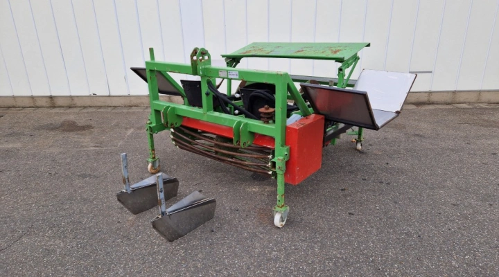 Basrijs BPS/FE150 2 row planting machine with hydraulically driven discs