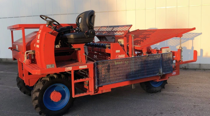 Ferrari selfdriven Rotostrapp 4 row transplanter for soilblocks