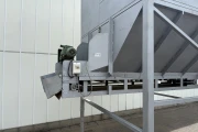 Flauw box tipper with hopper and bottom conveyor