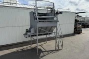 Flauw box tipper with hopper and bottom conveyor