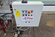 Flier labelling machine for trays