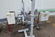 Flier labelling machine for trays