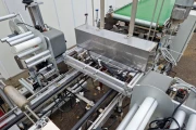 Flier labelling machine for trays
