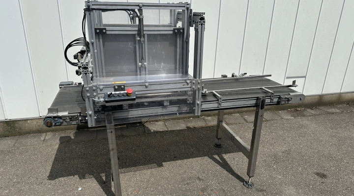 Flier tray destacker