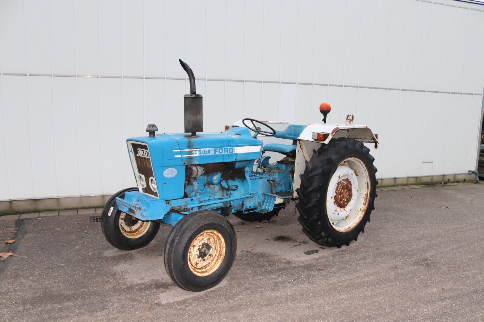 FORD 4600 トラクター FORD] Ford 4600 Tractor 3-cylinder diesel engine sound A