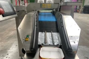Frutmac Jollypack foodtainer filling machine with apples