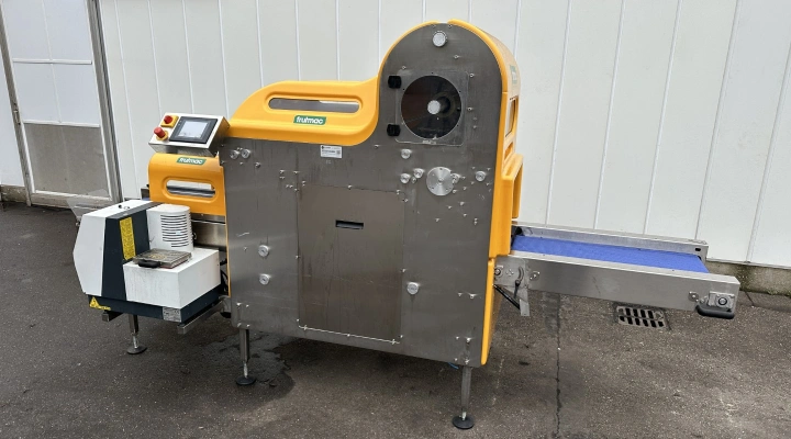 Frutmac Rollex 2000 machine designed for flexible foil-coating of plateaus and crates of various sizes