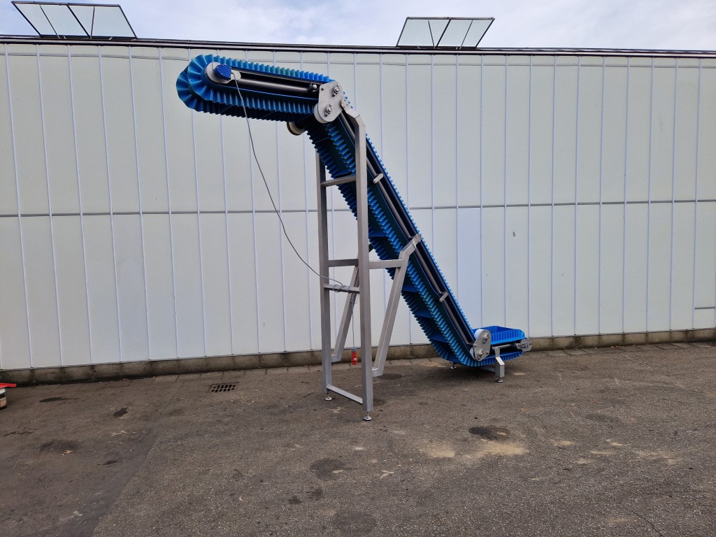 Лифт из нержавеющей стали GP Sustainable Group с двойной щекой 550 x 60 см