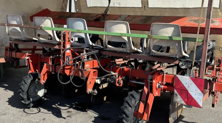 Gregoire Besson Cemag 934 plantmachine voor prei 5 rijen