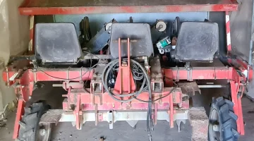 Gregoire Besson leek planter with 3 rows