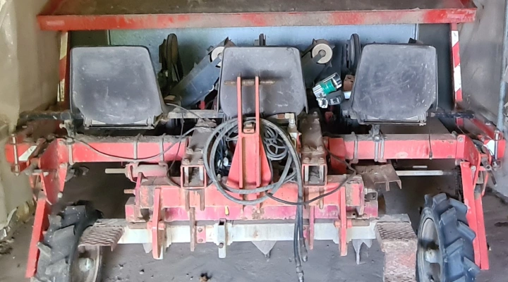 Gregoire Besson planteuse