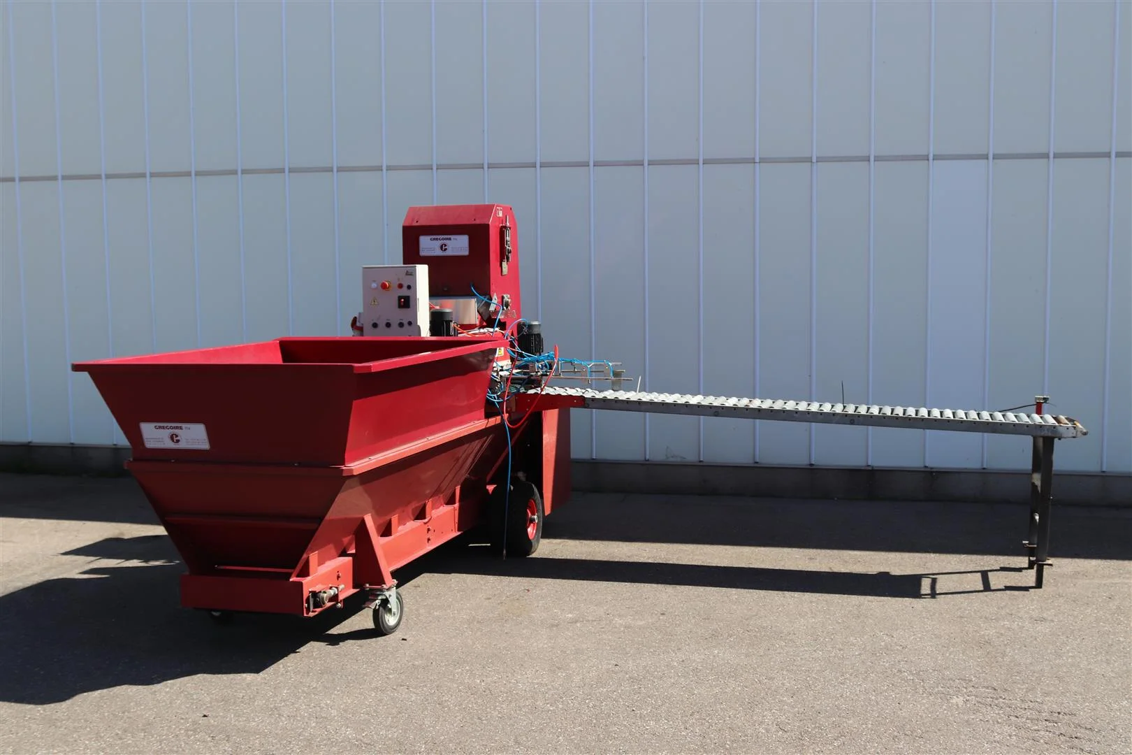 Gregoire/Da Ros tray filling machine • Duijndam Machines