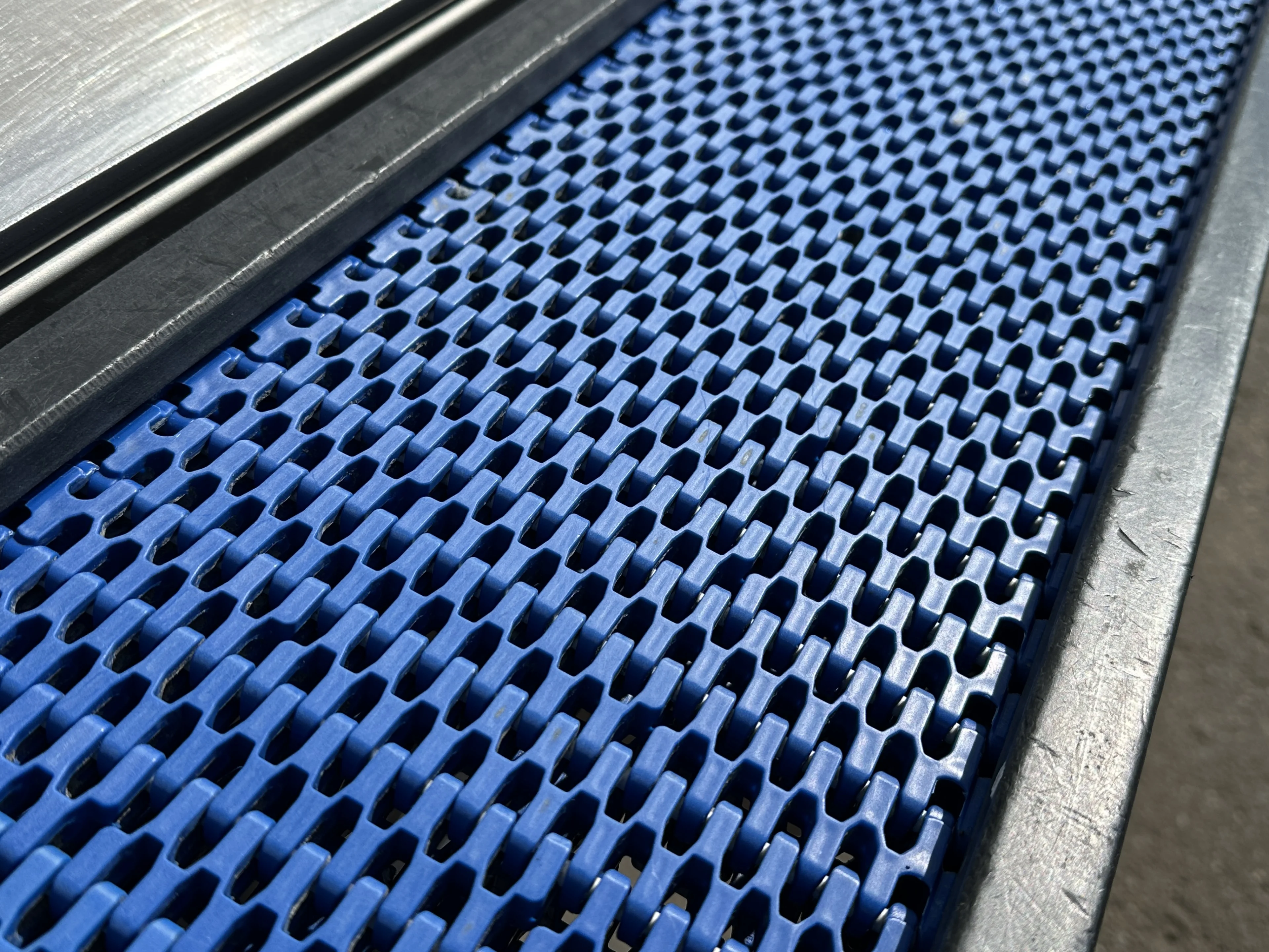 Greymans Paktech conveyor 385 x 20,5 cm with worktable • Duijndam Machines