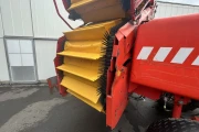 Grimme onion loader