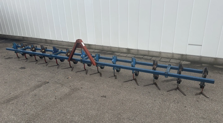 Hak hoeing machine 600 cm 12 rows with trailer