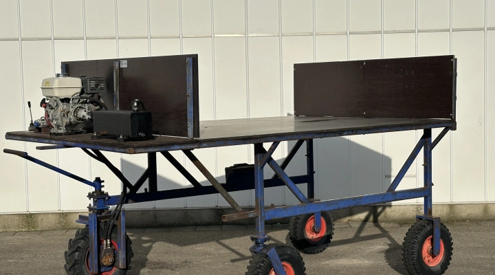 Harvesting trolley with Honda engine