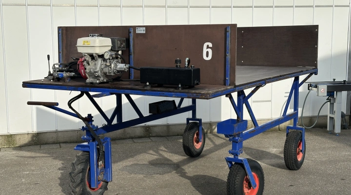 Harvesting trolley with Honda engine