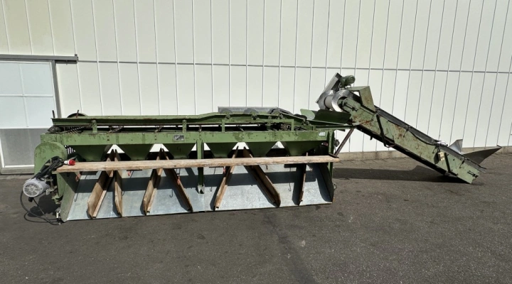 Herbort chain sorting machine for carrots or gherkins