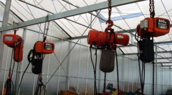 Hitachi electrical hoist image 1