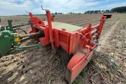 Holaras UM300F + UR285 onion harvester