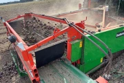 Holaras UM300F + UR285 onion harvester