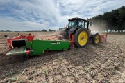 Holaras UM300F + UR285 onion harvester