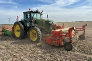 Holaras UM300F + UR285 onion harvester