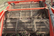 Holaras UM300F + UR285 onion harvester