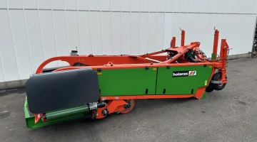 Holaras UR 135-DB onion harvester with cross-conveyor belts