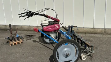 Honda F560 com máquina Hak Hoeing