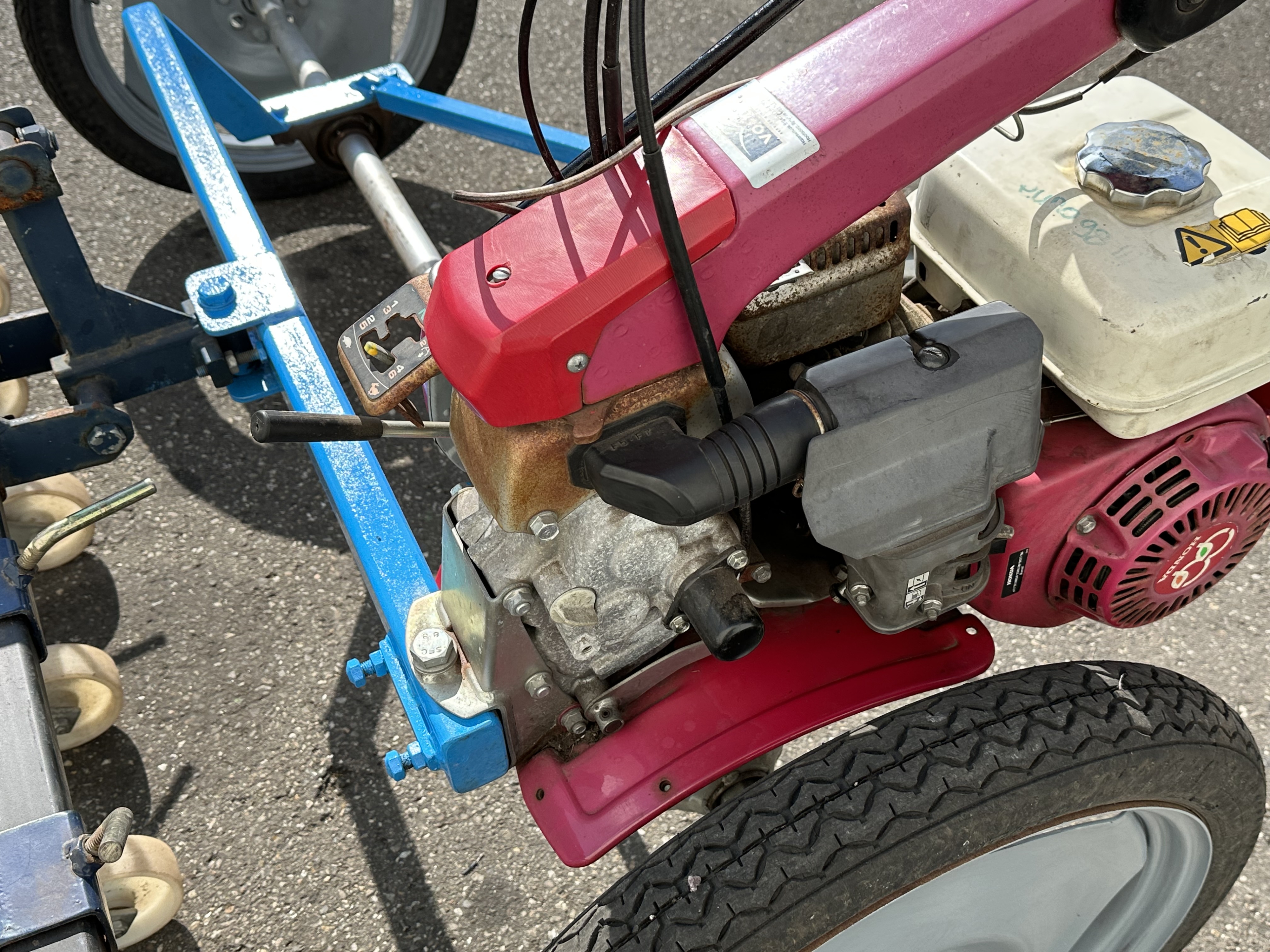 Honda F560 с машиной Hak Hoeing
