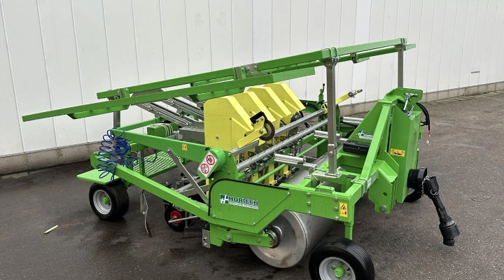 Hortech Due automatica 194 4-row mulch foil planting machine for soil blocks