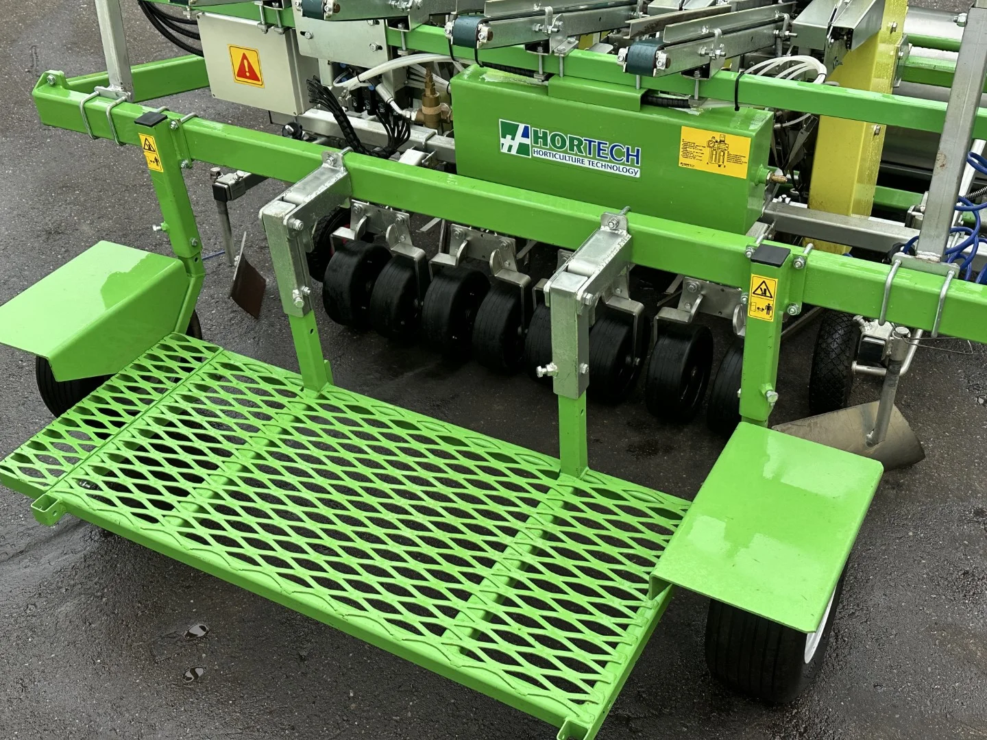 Hortech Due automatica 194 4-row mulch foil planting machine for soil ...