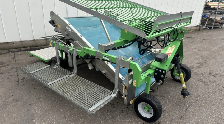 Hortech SLIDE T 150 harvester pulled by the tractor for the harvest of baby leaf