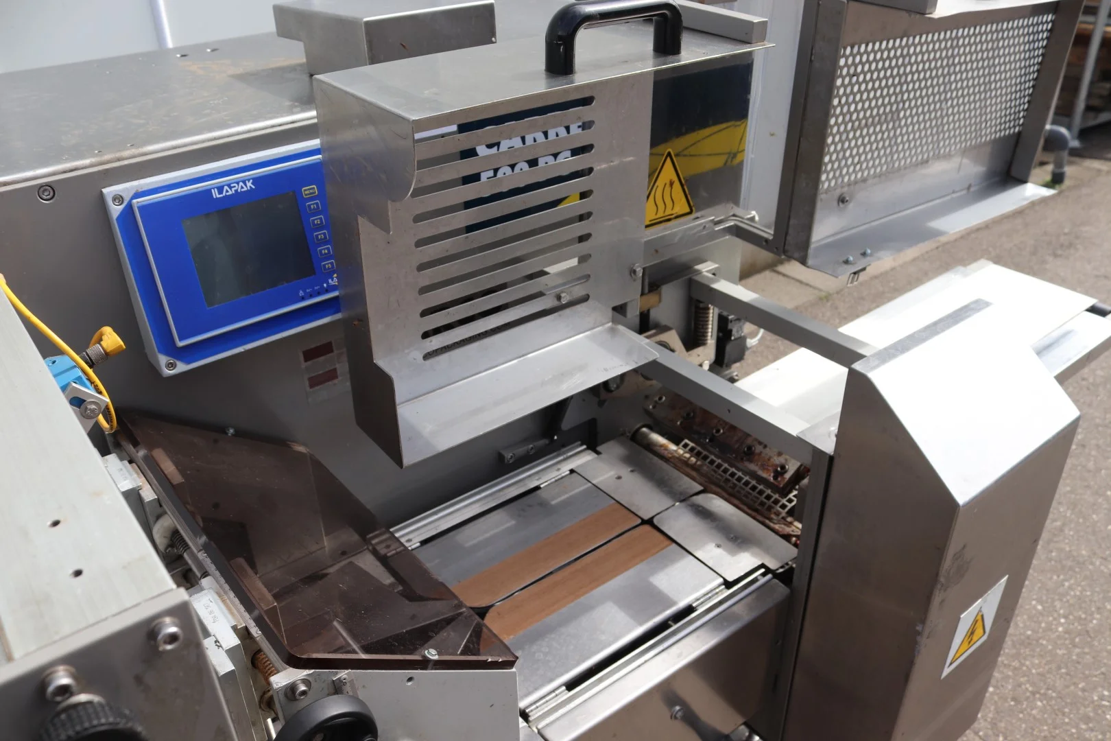 Ilapak Carrera 500 PC flow packaging machine • Duijndam Machines