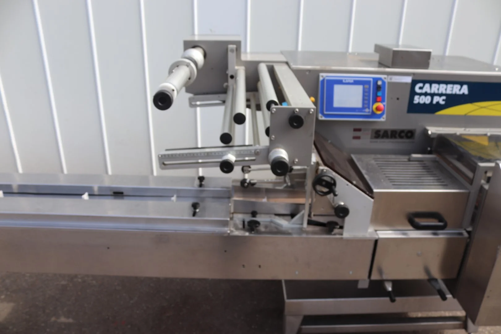 Ilapak Carrera 500 PC flow packaging machine • Duijndam Machines