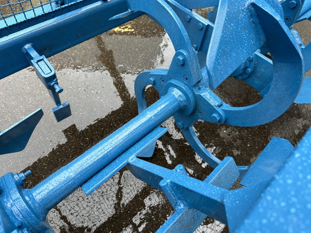 ����� �������������� 210 ��